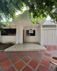 CASA EN VENTA EN URB. LAS MERCEDES