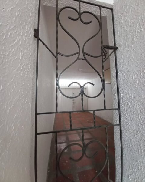 CASA EN VENTA EN URB. LAS MERCEDES