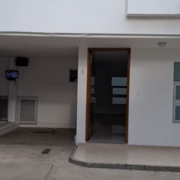 CASA EN VENTA EN CONJUNTO VILLA ROSA