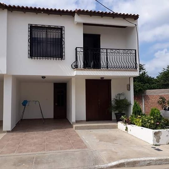 CASA EN VENTA EN POBLADOS DEL CASTILLO