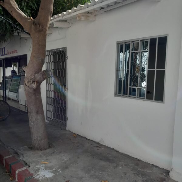 SE ARRIENDA OFICINA O HABITACIÓN