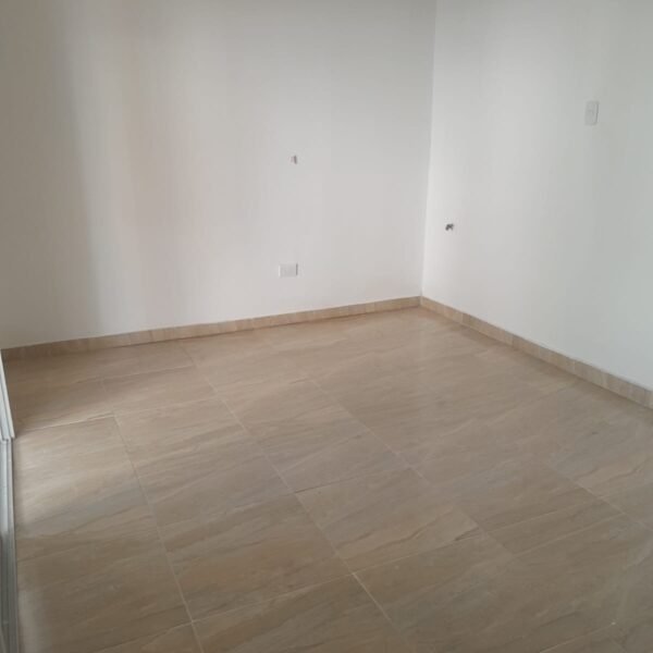 SE ARRIENDA OFICINA O HABITACIÓN