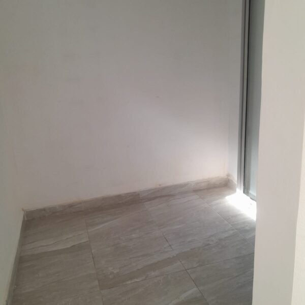 SE ARRIENDA OFICINA O HABITACIÓN