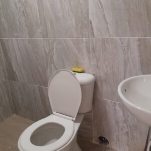 SE ARRIENDA OFICINA O HABITACIÓN